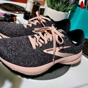 womens brooks sneakers